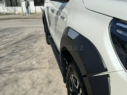 Toyota Hilux 2023 года за 30 000 000 тг. в Алматы – фото 4