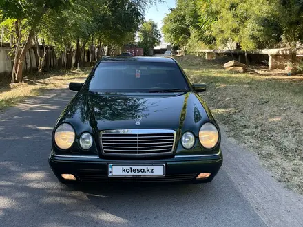 Mercedes-Benz E 320 1997 года за 3 800 000 тг. в Шымкент – фото 2