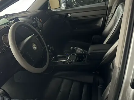 Volkswagen Touareg 2003 года за 5 500 000 тг. в Алматы – фото 4