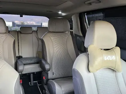 Kia Carnival 2022 года за 22 300 000 тг. в Алматы – фото 20