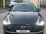 Hyundai Sonata 2021 года за 9 500 000 тг. в Шымкент – фото 2