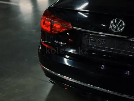 Volkswagen Passat 2016 года за 7 000 000 тг. в Алматы – фото 9