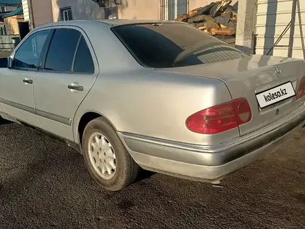 Mercedes-Benz E 230 1997 года за 2 500 000 тг. в Астана – фото 4