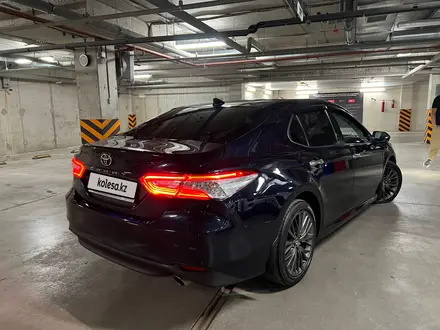 Toyota Camry 2019 года за 13 300 000 тг. в Астана – фото 3