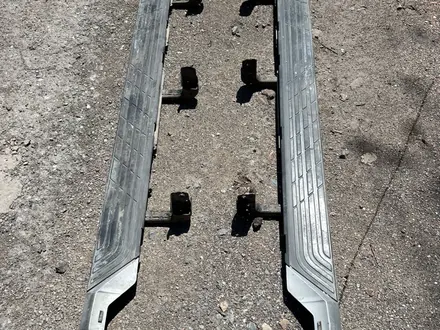 Пороги на BMW X6 E71 оригинал за 100 000 тг. в Караганда