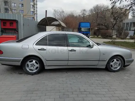 Mercedes-Benz E 230 1996 года за 3 500 000 тг. в Алматы – фото 3