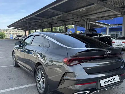 Kia K5 2022 года за 10 600 000 тг. в Алматы – фото 4