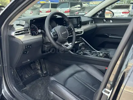 Kia K5 2022 года за 10 600 000 тг. в Алматы – фото 9