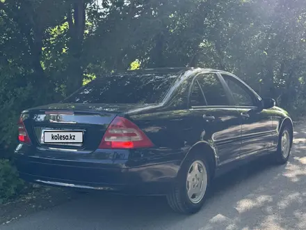 Mercedes-Benz C 180 2002 года за 2 980 000 тг. в Караганда – фото 7