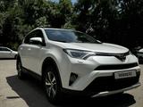 Toyota RAV4 2016 года за 11 200 000 тг. в Алматы – фото 2