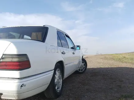 Mercedes-Benz E 200 1987 года за 650 000 тг. в Караганда – фото 3