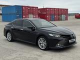 Toyota Camry 2018 года за 11 000 000 тг. в Караганда