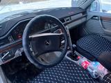 Mercedes-Benz E 200 1991 года за 1 100 000 тг. в Жезказган – фото 3