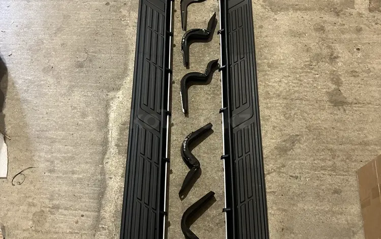 Подножки пороги Toyota Hilux за 65 000 тг. в Шымкент