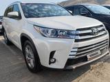 Toyota Highlander 2017 года за 8 000 000 тг. в Астана – фото 2