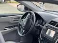 Toyota Camry 2016 года за 4 800 000 тг. в Уральск – фото 2