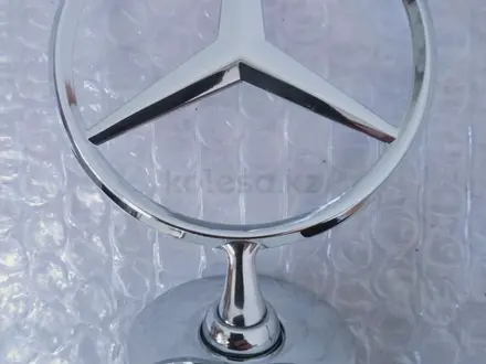 Эмблема на капот Mercedes-Benz W 212 E class за 13 000 тг. в Алматы