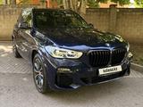 BMW X5 2021 года за 44 000 000 тг. в Алматы – фото 2