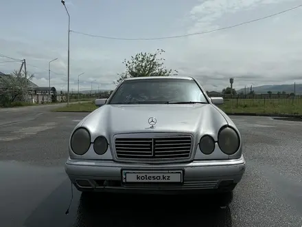 Mercedes-Benz E 280 1998 года за 2 600 000 тг. в Талдыкорган – фото 3