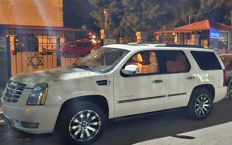 Cadillac Escalade 2007 годаүшін8 200 000 тг. в Алматы