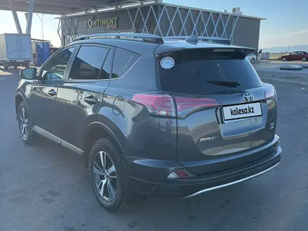 Toyota RAV4 2018 года за 13 300 000 тг. в Алматы – фото 32