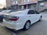 Toyota Camry 2017 года за 12 100 000 тг. в Актобе – фото 4
