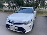 Toyota Camry 2017 года за 12 100 000 тг. в Актобе – фото 3