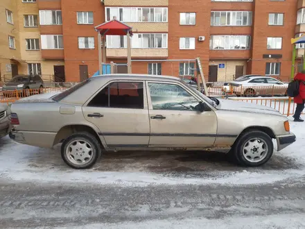 Mercedes-Benz E 260 1988 года за 720 000 тг. в Астана – фото 2