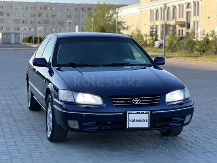 Toyota Camry 1997 года за 3 250 000 тг. в Жанаозен – фото 2