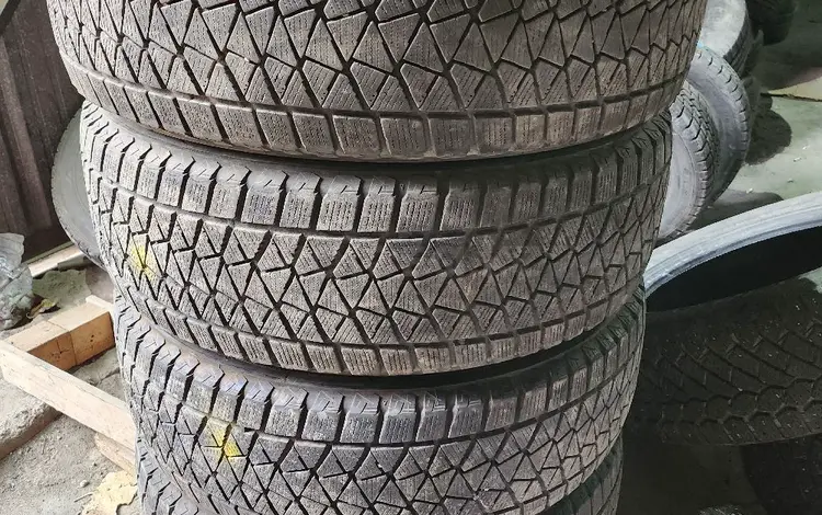 225/65R17 Bridgestone BLIZZAK DM-V2 за 70 000 тг. в Алматы