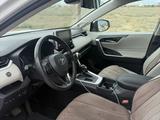 Toyota RAV4 2020 года за 13 954 255 тг. в Актау