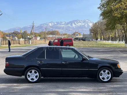 Mercedes-Benz E 320 1994 года за 2 700 000 тг. в Алматы – фото 2