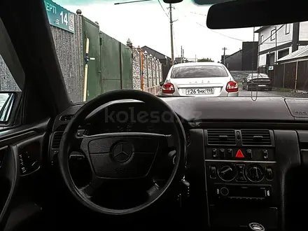 Mercedes-Benz E 320 1998 года за 2 700 000 тг. в Астана – фото 7