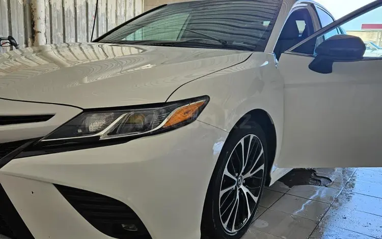 Toyota Camry 2018 годаfor12 500 000 тг. в Жанаозен