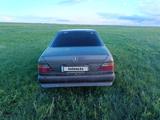 Mercedes-Benz E 200 1990 годаүшін1 280 000 тг. в Петропавловск – фото 2
