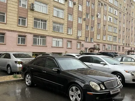 Mercedes-Benz E 320 2003 года за 4 200 000 тг. в Актау – фото 2