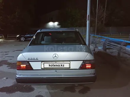 Mercedes-Benz E 230 1992 года за 1 500 000 тг. в Шымкент – фото 14