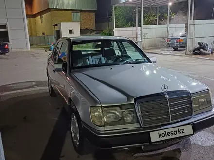 Mercedes-Benz E 230 1992 года за 1 500 000 тг. в Шымкент