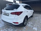 Hyundai Santa Fe 2017 годаfor11 800 000 тг. в Алматы – фото 4