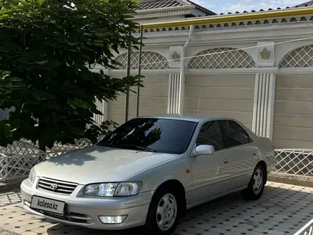 Toyota Camry 2000 года за 5 500 000 тг. в Алматы – фото 2