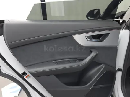 Audi Q8 55 TFSI Quattro 2023 года за 39 300 000 тг. в Алматы – фото 11