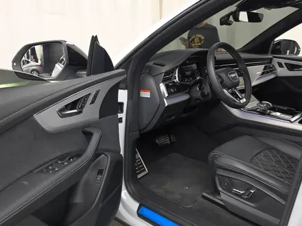 Audi Q8 55 TFSI Quattro 2023 года за 39 300 000 тг. в Алматы – фото 18