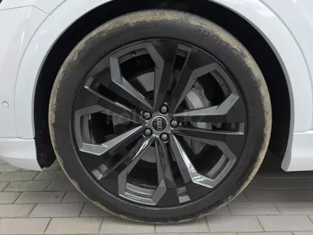 Audi Q8 55 TFSI Quattro 2023 года за 39 300 000 тг. в Алматы – фото 5