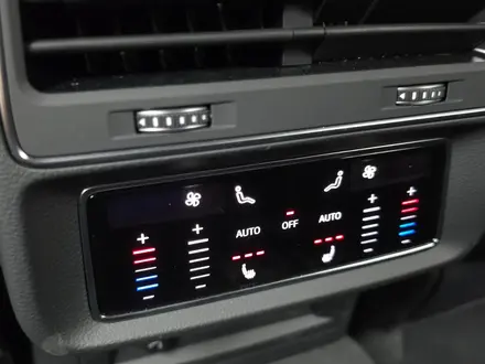 Audi Q8 55 TFSI Quattro 2023 года за 39 300 000 тг. в Алматы – фото 20