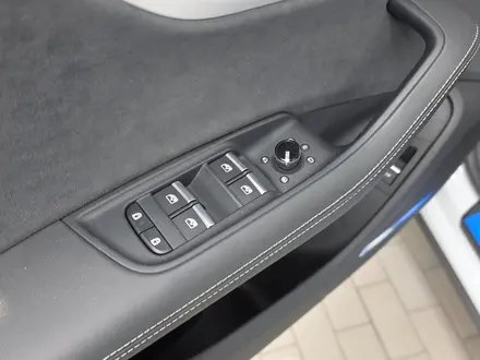 Audi Q8 55 TFSI Quattro 2023 года за 39 300 000 тг. в Алматы – фото 28