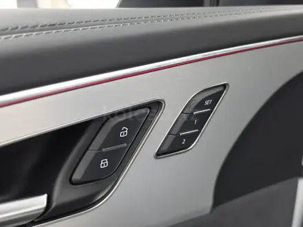 Audi Q8 55 TFSI Quattro 2023 года за 39 300 000 тг. в Алматы – фото 30