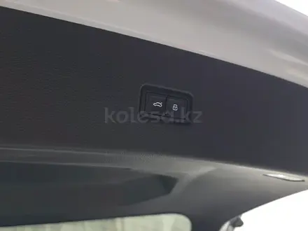 Audi Q8 55 TFSI Quattro 2023 года за 39 300 000 тг. в Алматы – фото 12