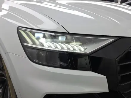 Audi Q8 55 TFSI Quattro 2023 года за 39 300 000 тг. в Алматы – фото 6