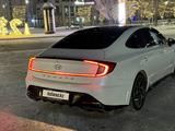 Hyundai Sonata 2022 года за 13 000 000 тг. в Астана – фото 2