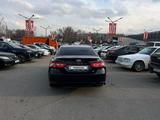 Toyota Camry 2018 года за 13 000 000 тг. в Алматы – фото 2